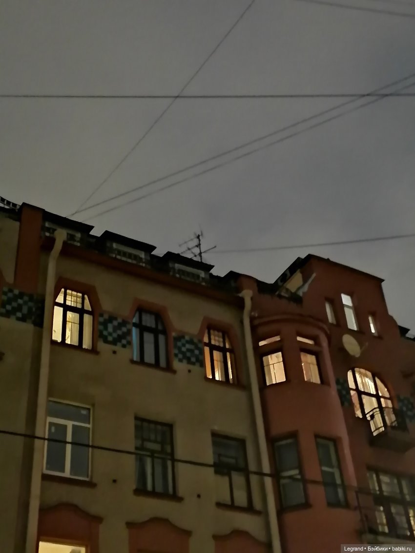 Они сами пишут свои истории: Там, на моей стороне Луны