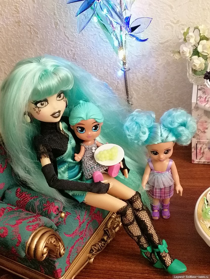 Лурения: Янина с дочками на вилле