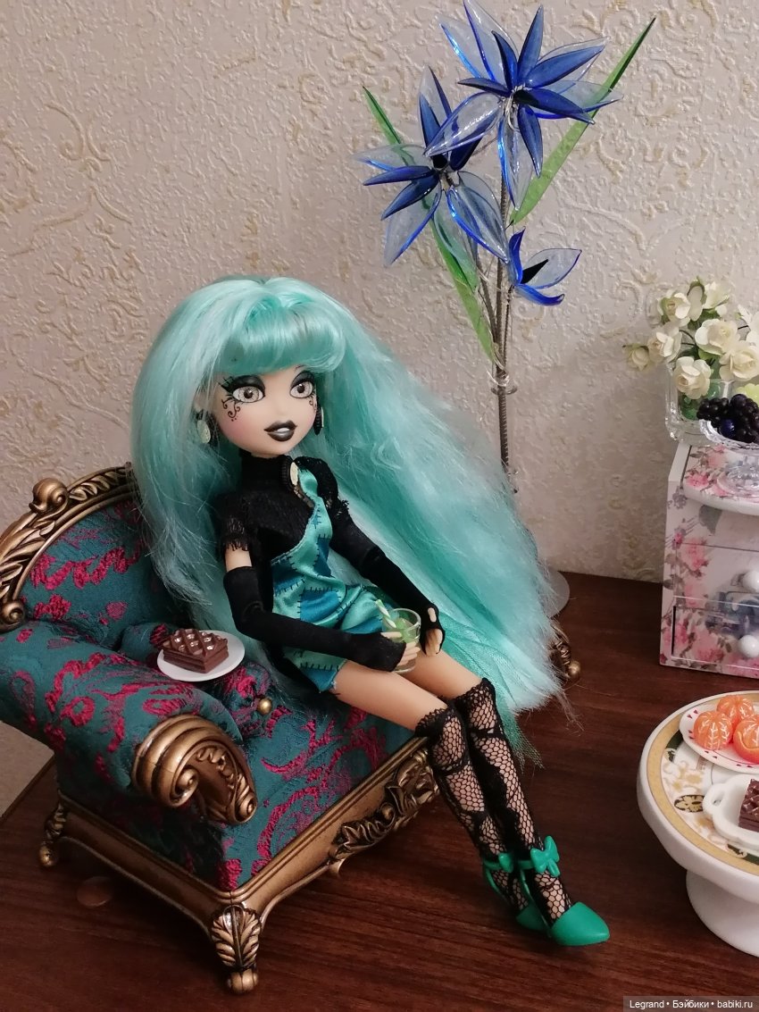 Лурения: Янина с дочками на вилле