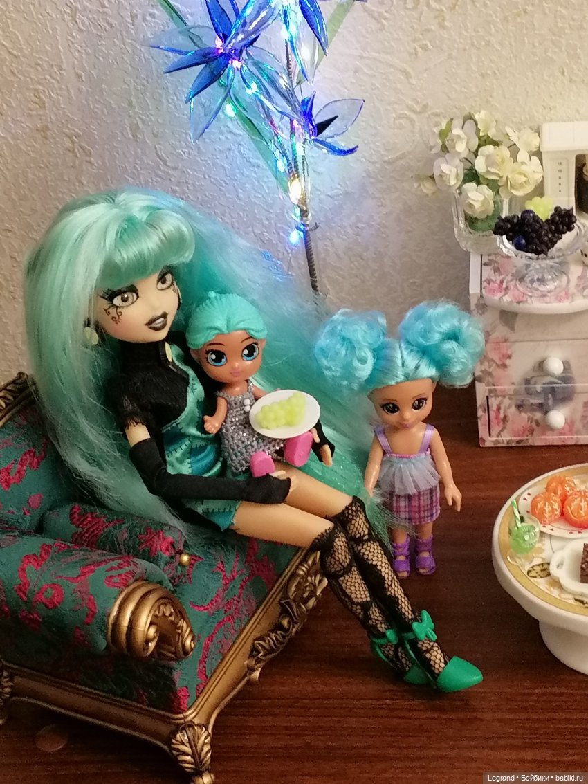 Лурения: Янина с дочками на вилле