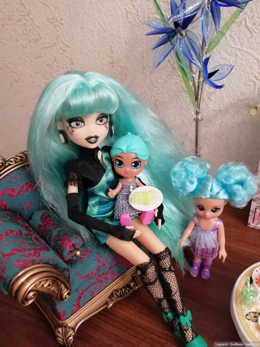 Лурения: Янина с дочками на вилле