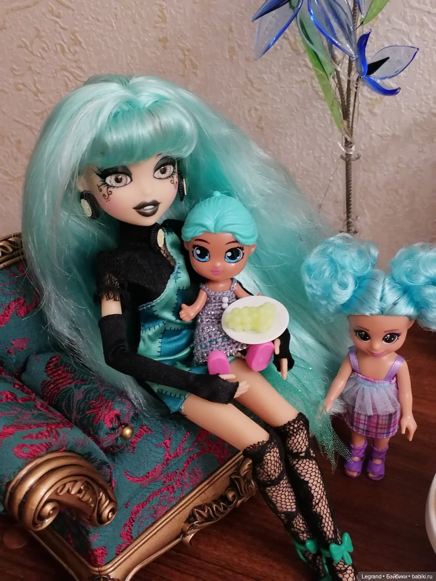 Лурения: Янина с дочками на вилле