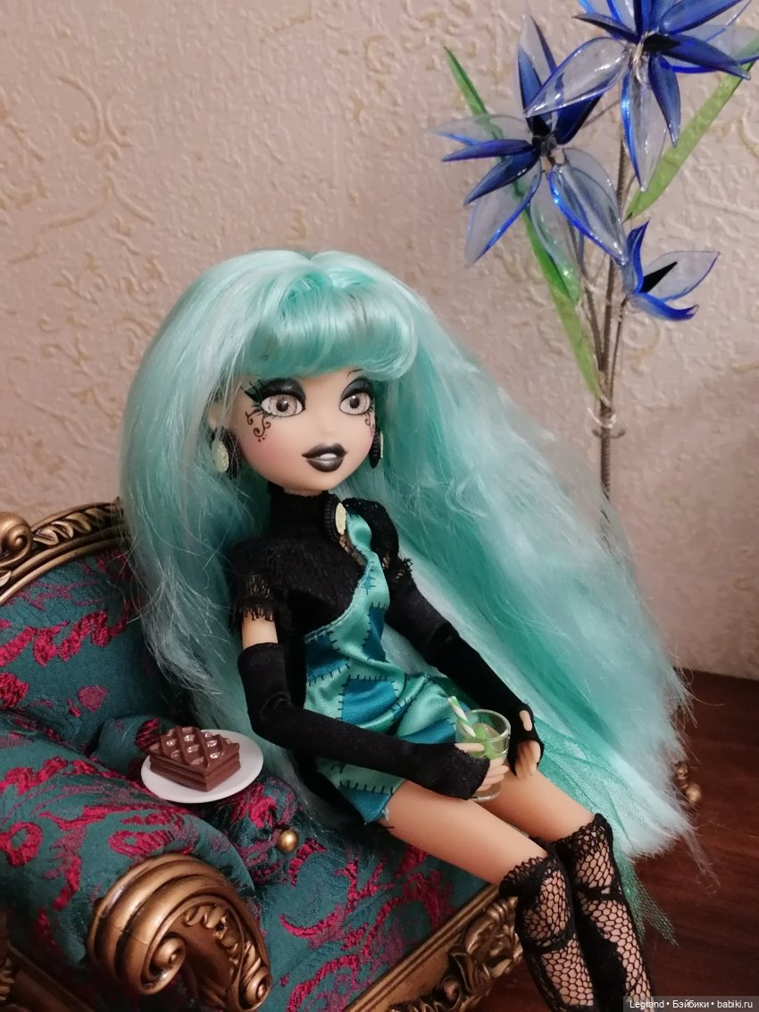 Лурения: Янина с дочками на вилле