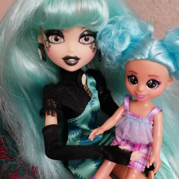 Лурения: Янина с дочками на вилле