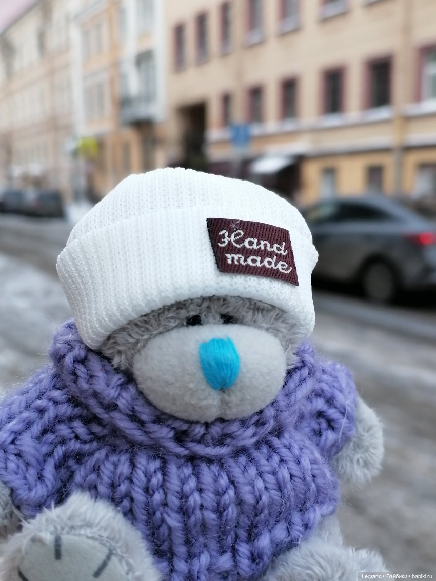 Зимний Санкт-Петербург: медвежонок Барыш на прогулке