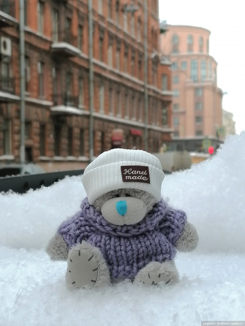 Зимний Санкт-Петербург: медвежонок Барыш на прогулке (фото 10)