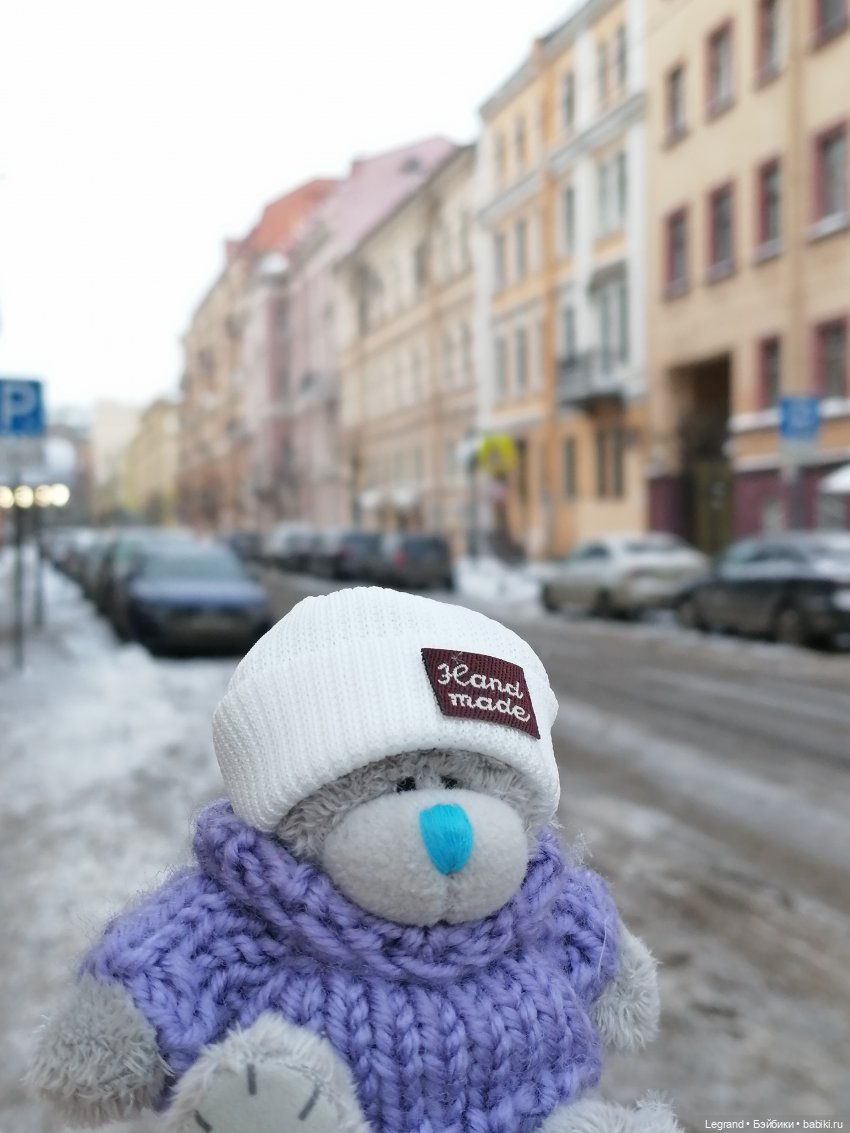 Зимний Санкт-Петербург: медвежонок Барыш на прогулке