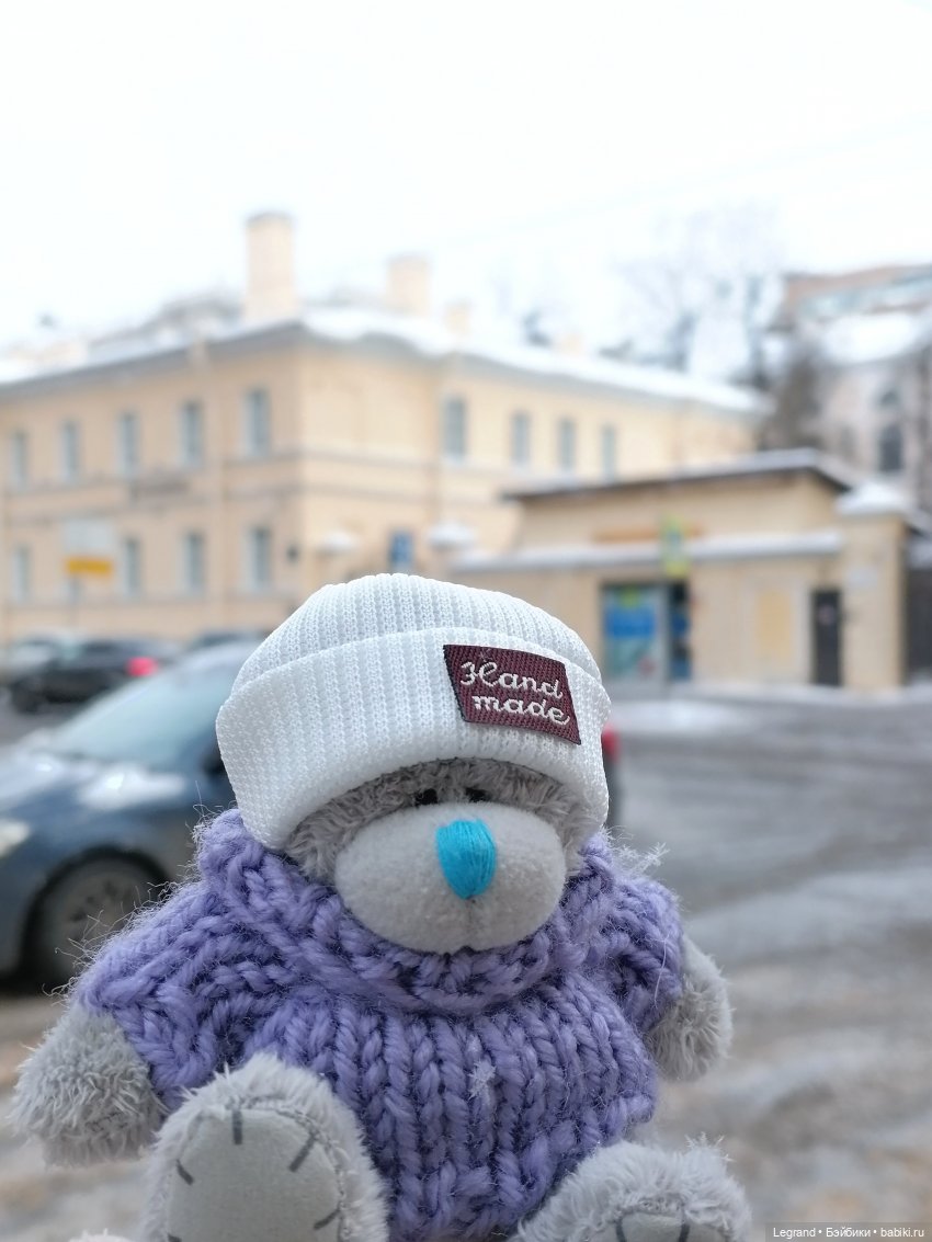 Зимний Санкт-Петербург: медвежонок Барыш на прогулке