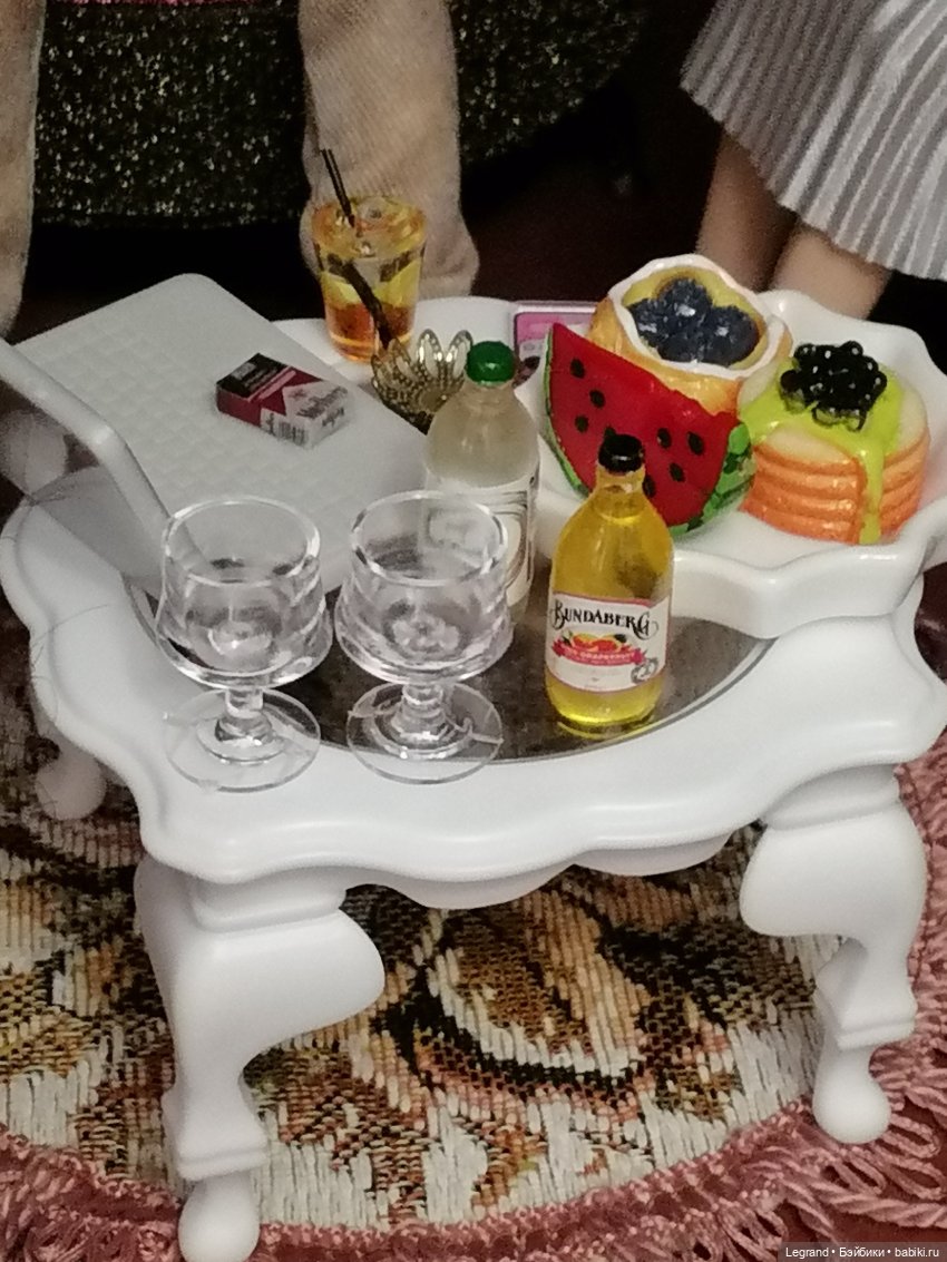 Лурения: перестановки на куклополках и спальня для Жак-Анжа