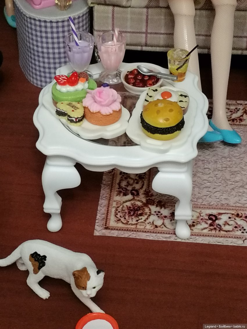 Лурения: перестановки на куклополках и спальня для Жак-Анжа