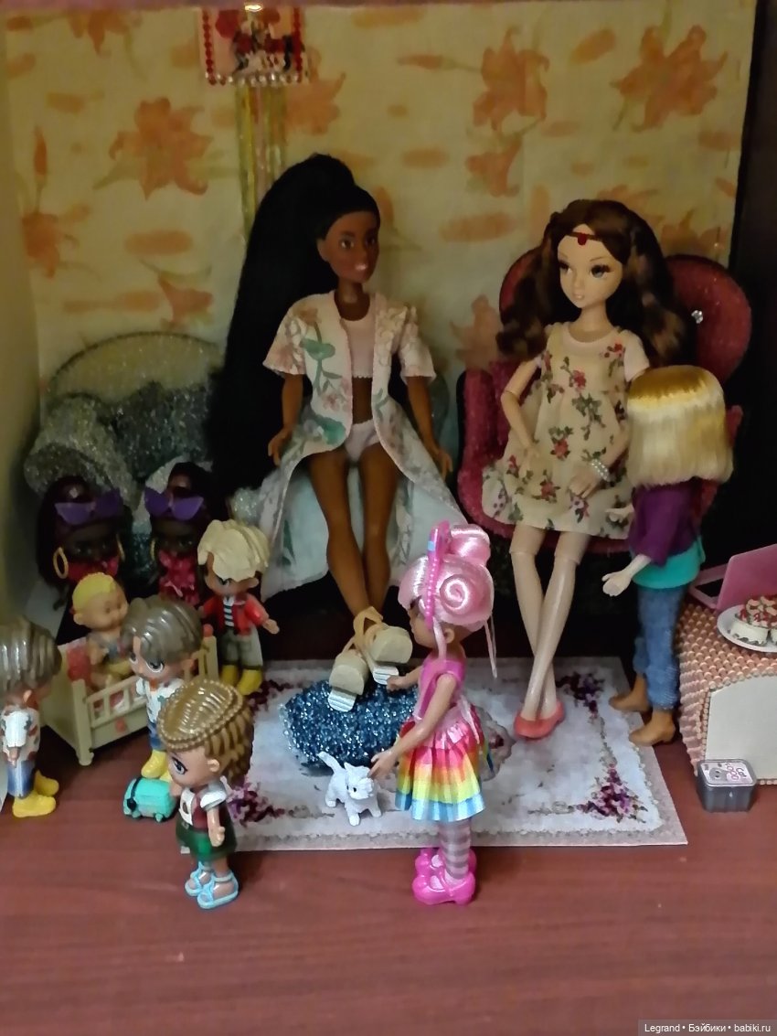 Лурения: перестановки на куклополках и спальня для Жак-Анжа