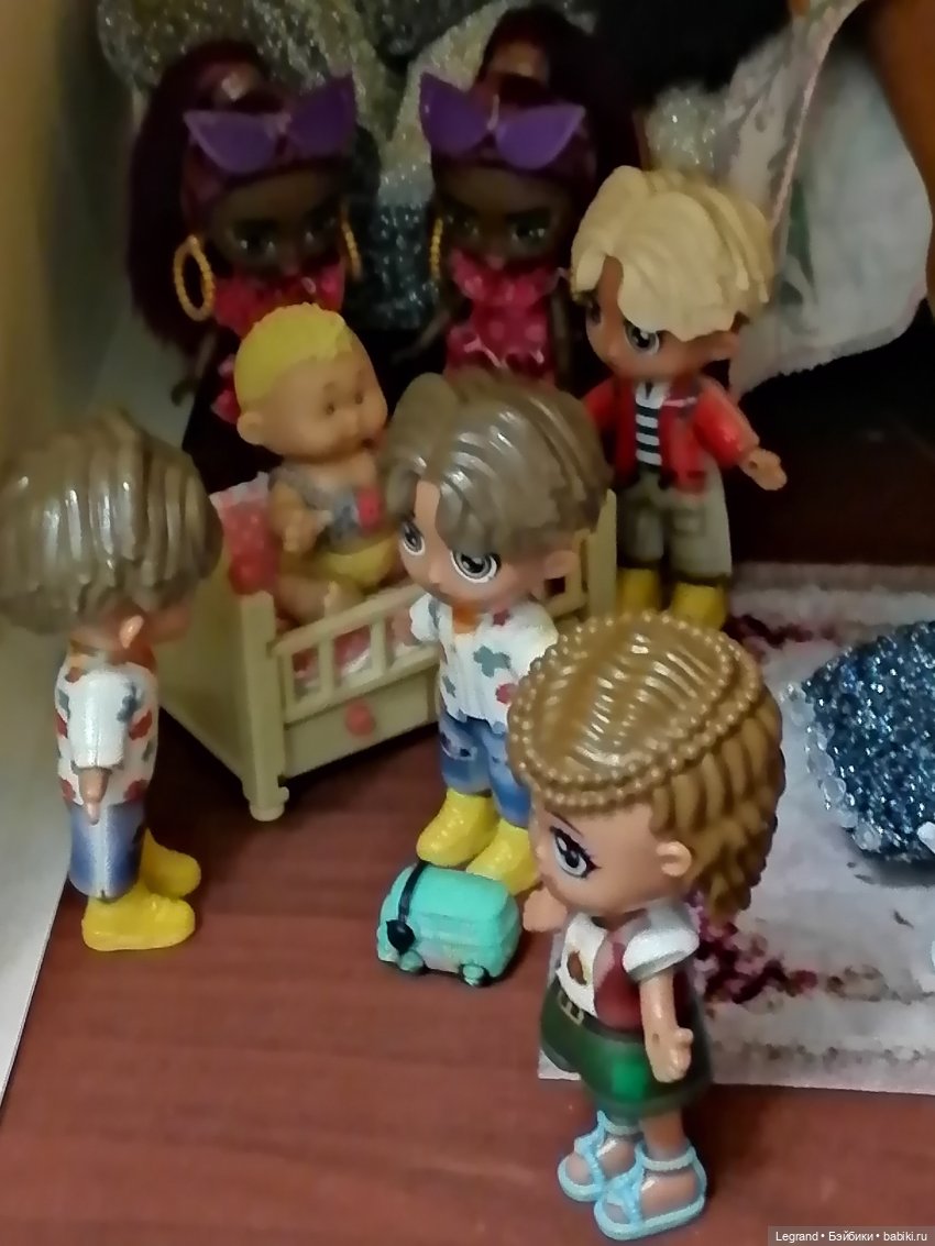 Лурения: перестановки на куклополках и спальня для Жак-Анжа