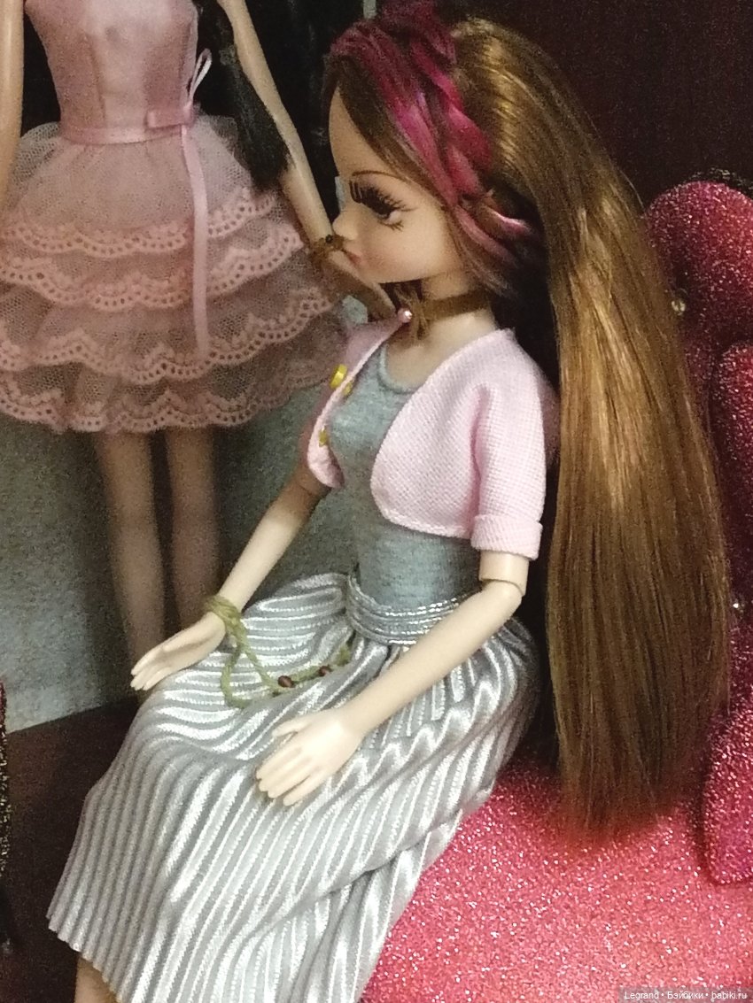 Лурения: перестановки на куклополках и спальня для Жак-Анжа