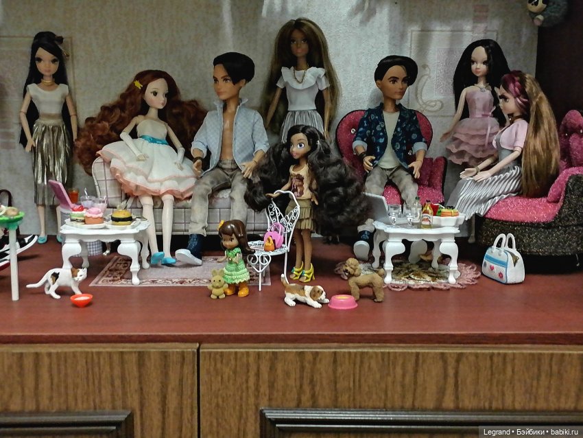 Лурения: перестановки на куклополках и спальня для Жак-Анжа