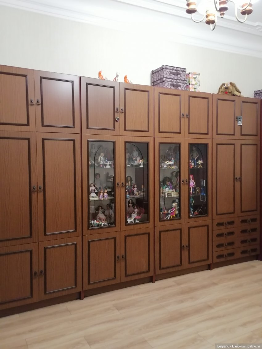 Лурения: перестановки на куклополках и спальня для Жак-Анжа