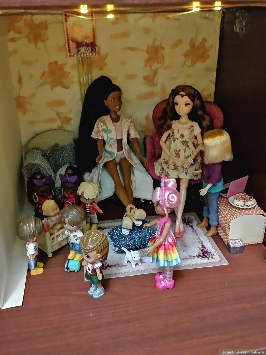 Лурения: перестановки на куклополках и спальня для Жак-Анжа