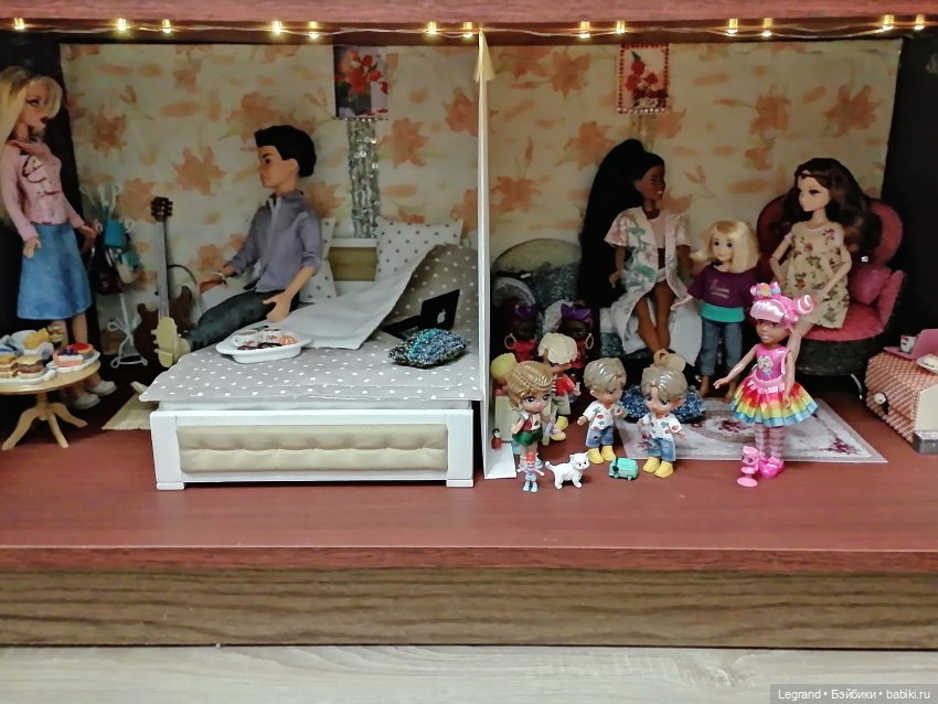 Лурения: перестановки на куклополках и спальня для Жак-Анжа