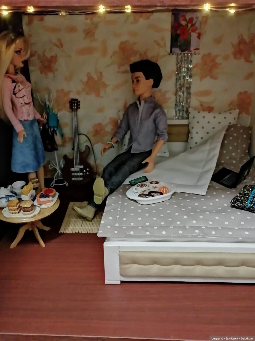 Лурения: перестановки на куклополках и спальня для Жак-Анжа