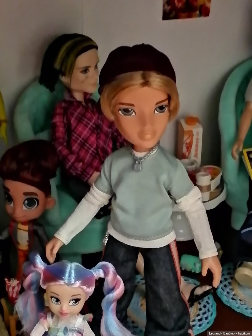 Лурения: перестановки на куклополках и спальня для Жак-Анжа