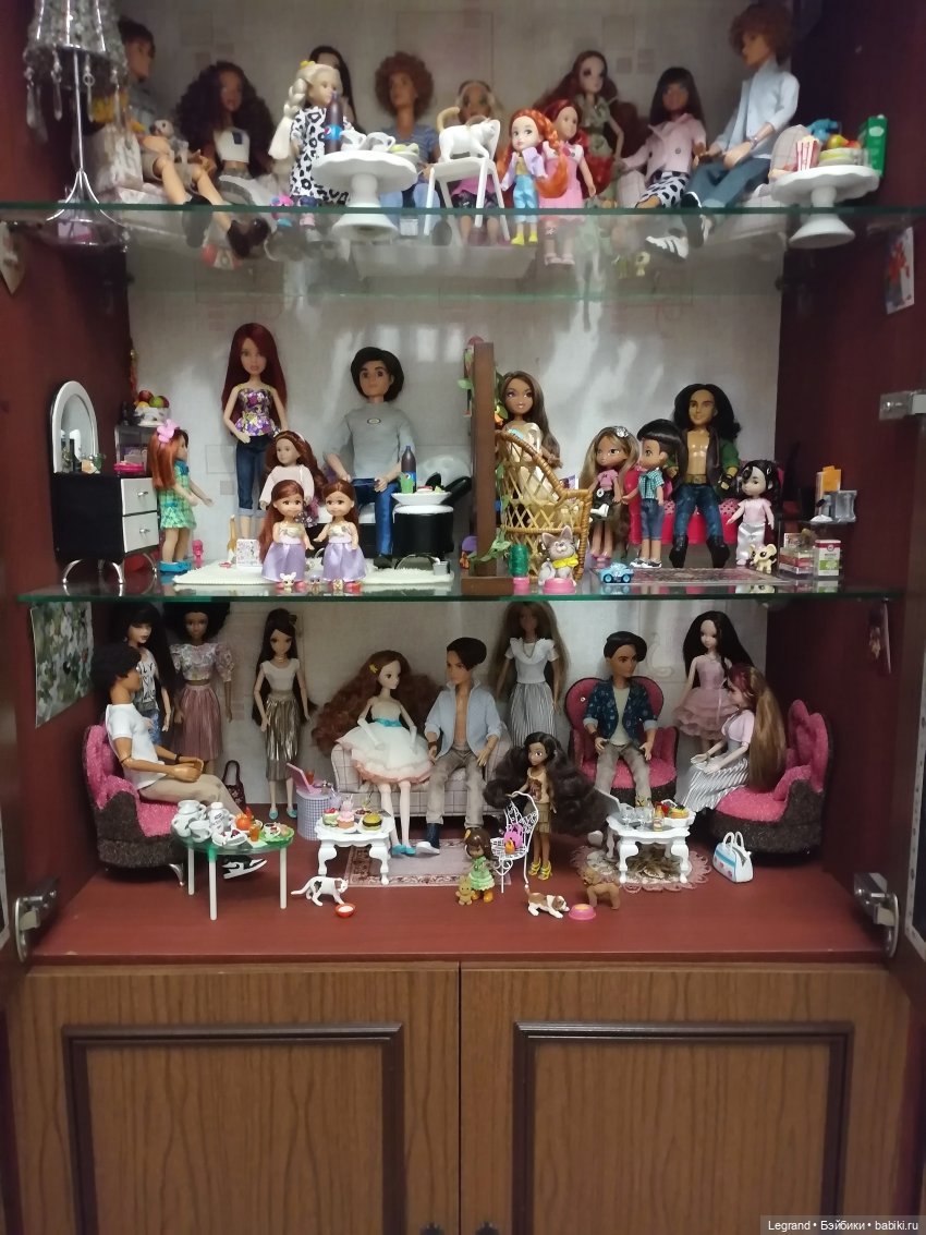 Лурения: перестановки на куклополках и спальня для Жак-Анжа