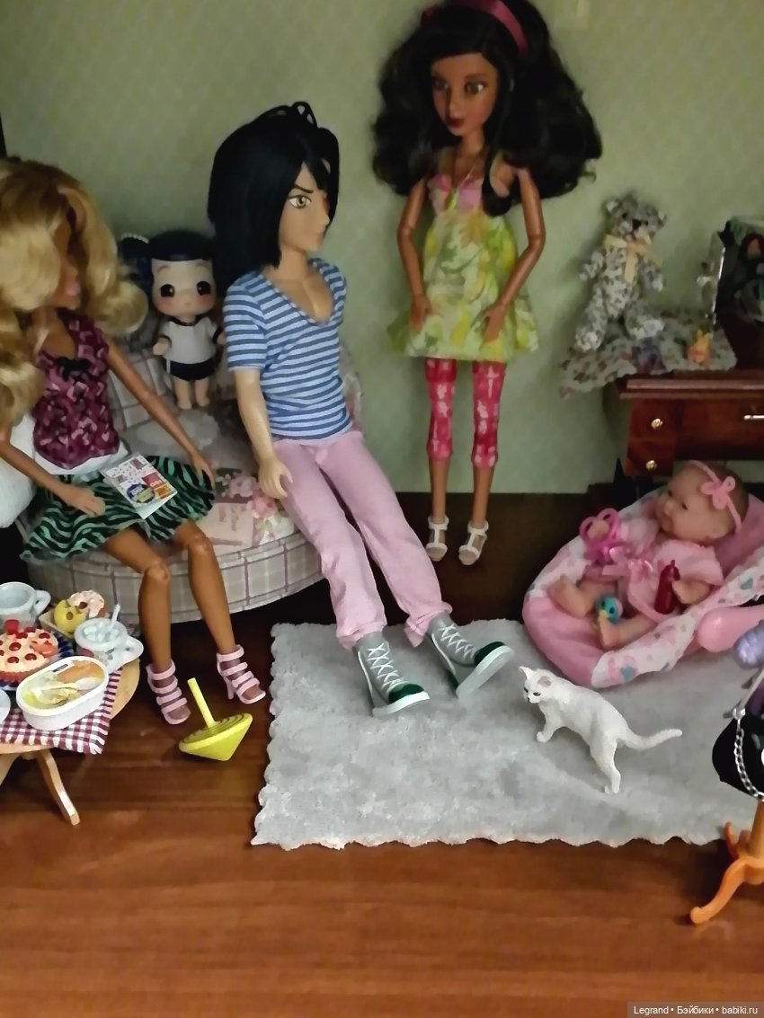 Лурения: Гёнюль в аутфите от Elenpriv и столик в комнату Эльзы | Бэйбики Лурения: Гёнюль в аутфите от Elenpriv и столик в комнату Эльзы