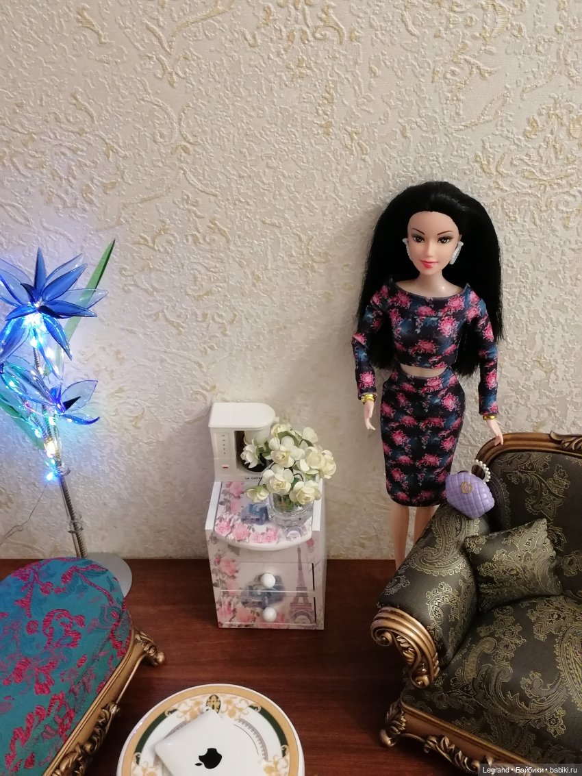 Лурения: Гёнюль в аутфите от Elenpriv и столик в комнату Эльзы | Бэйбики Лурения: Гёнюль в аутфите от Elenpriv и столик в комнату Эльзы