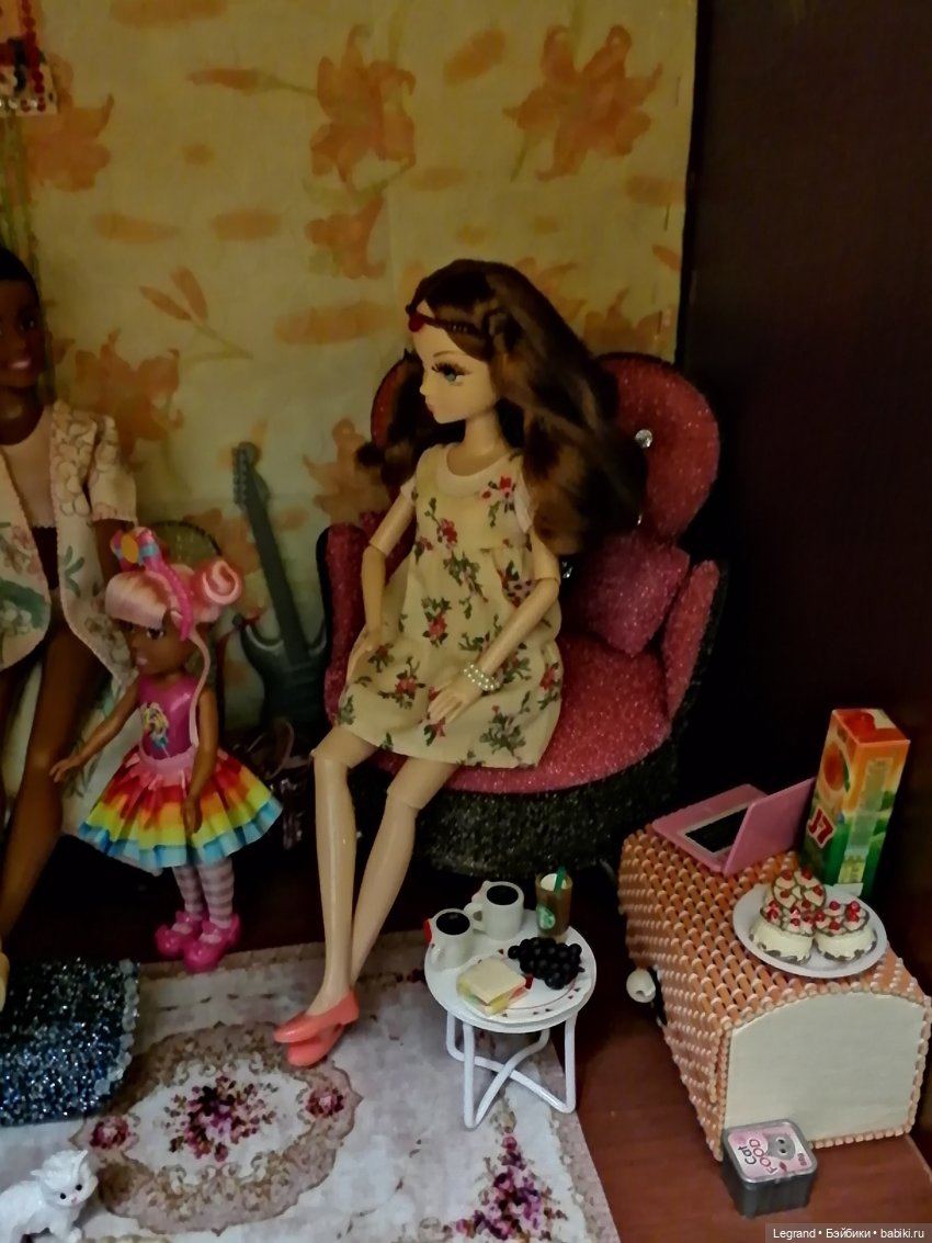 Лурения: Гёнюль в аутфите от Elenpriv и столик в комнату Эльзы | Бэйбики Лурения: Гёнюль в аутфите от Elenpriv и столик в комнату Эльзы