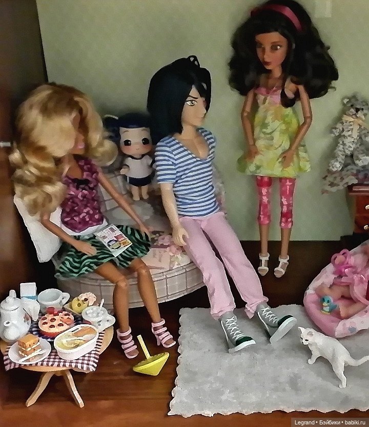 Лурения: Гёнюль в аутфите от Elenpriv и столик в комнату Эльзы | Бэйбики Лурения: Гёнюль в аутфите от Elenpriv и столик в комнату Эльзы