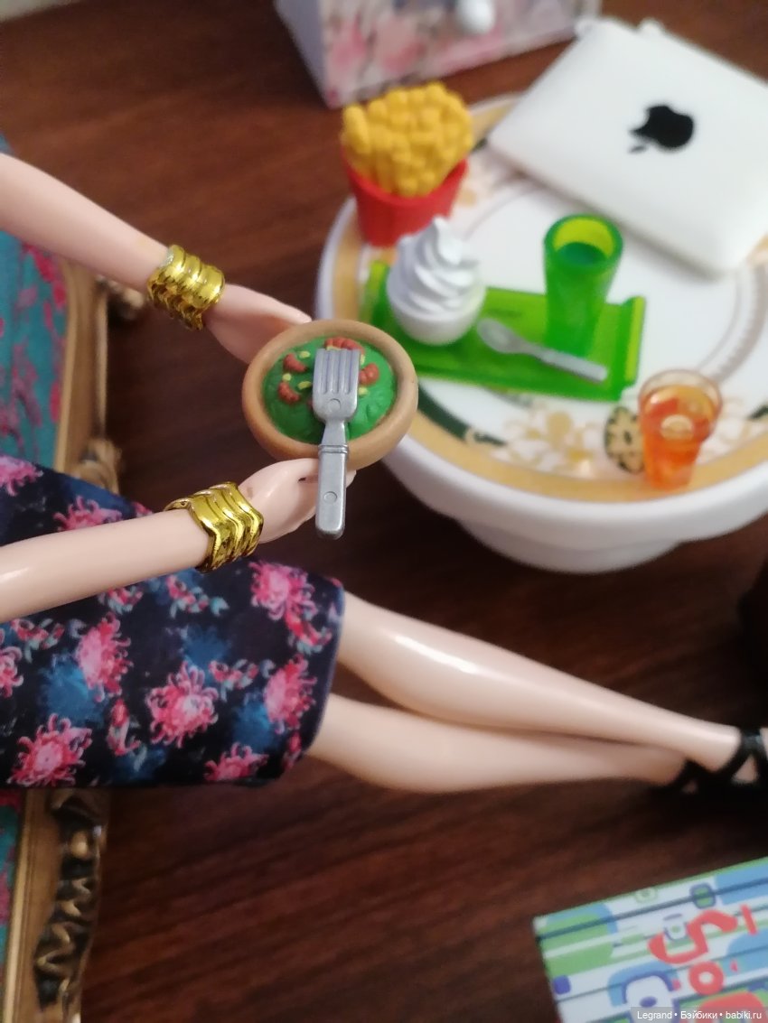 Они сами пишут свои истории: Гёнюль на вилле - виниловые пластинки