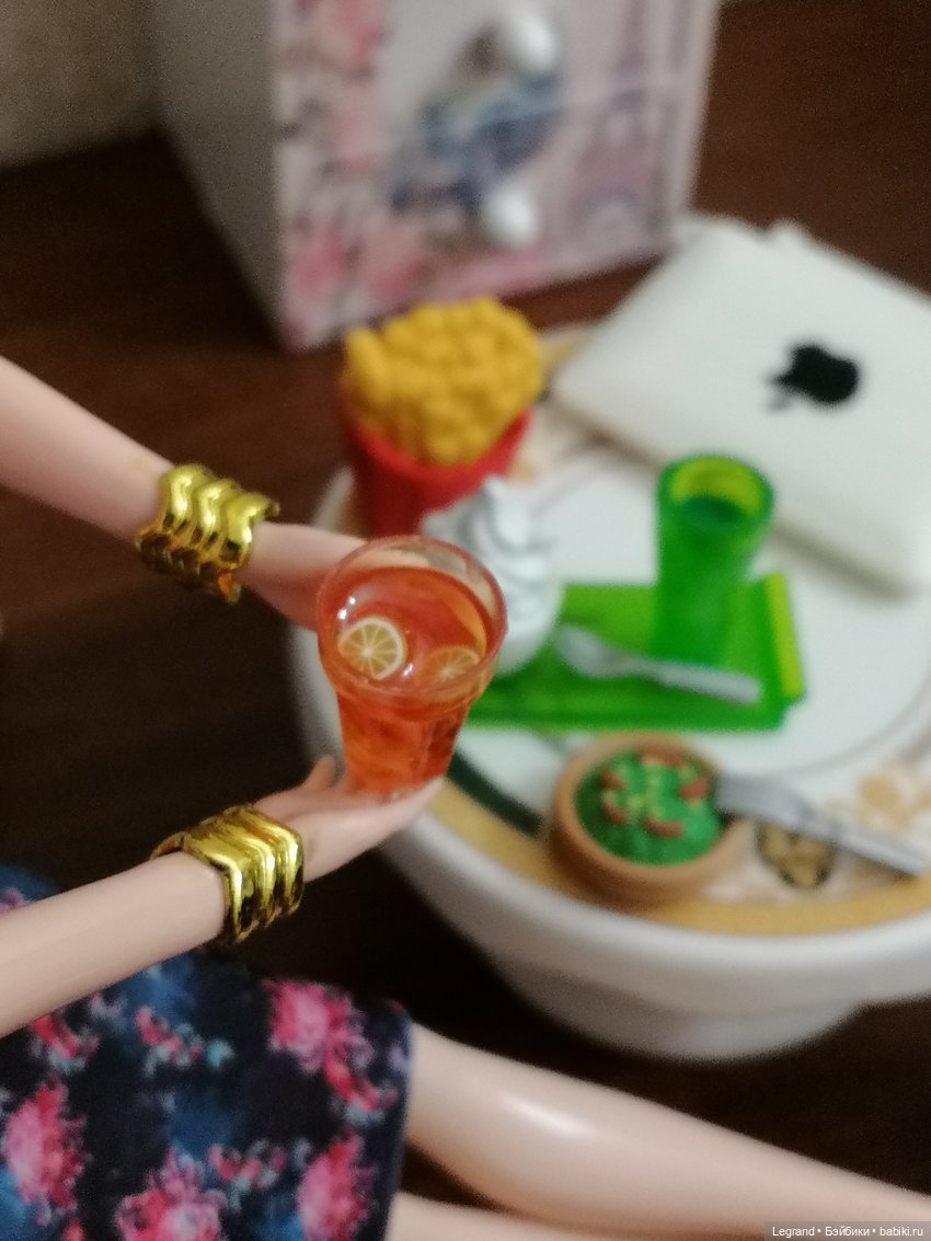 Они сами пишут свои истории: Гёнюль на вилле - виниловые пластинки