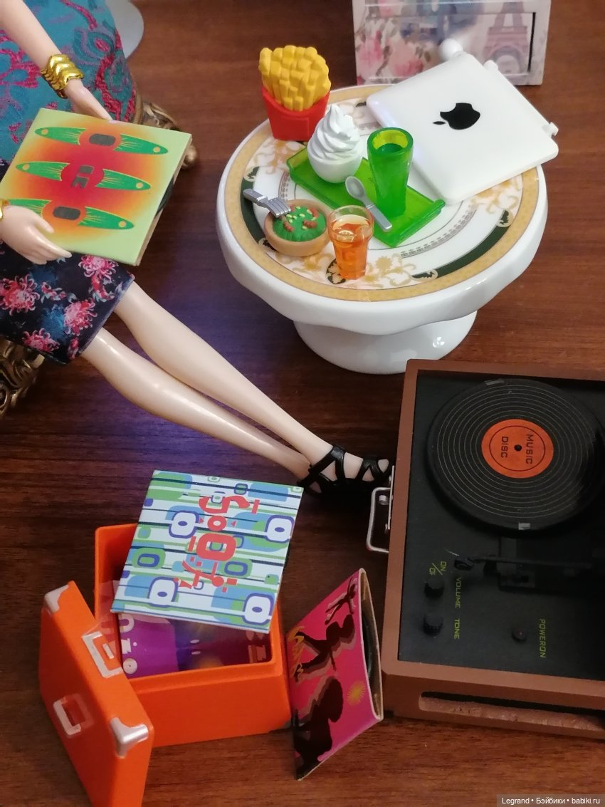 Они сами пишут свои истории: Гёнюль на вилле - виниловые пластинки