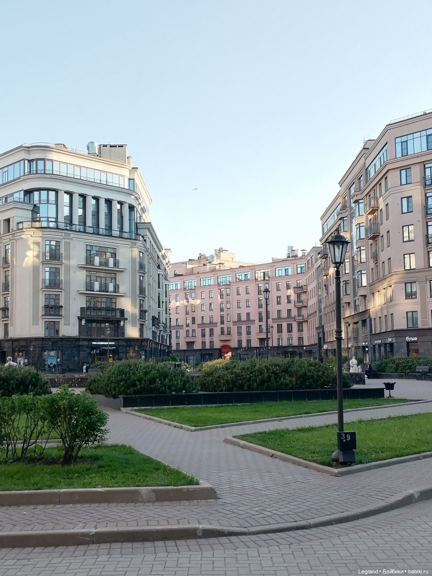 Санкт-Петербург: сирень в Парадном квартале