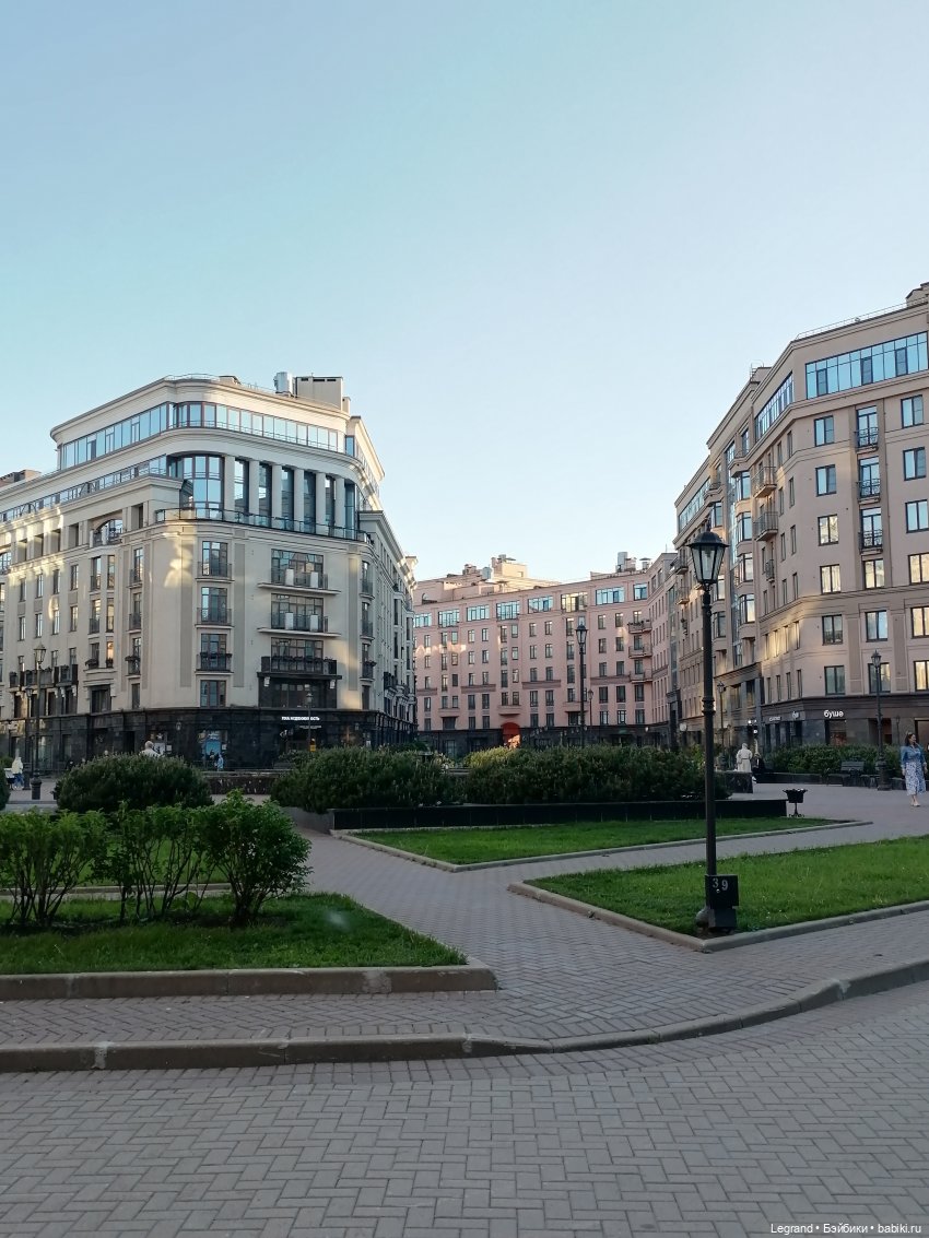 Санкт-Петербург: сирень в Парадном квартале