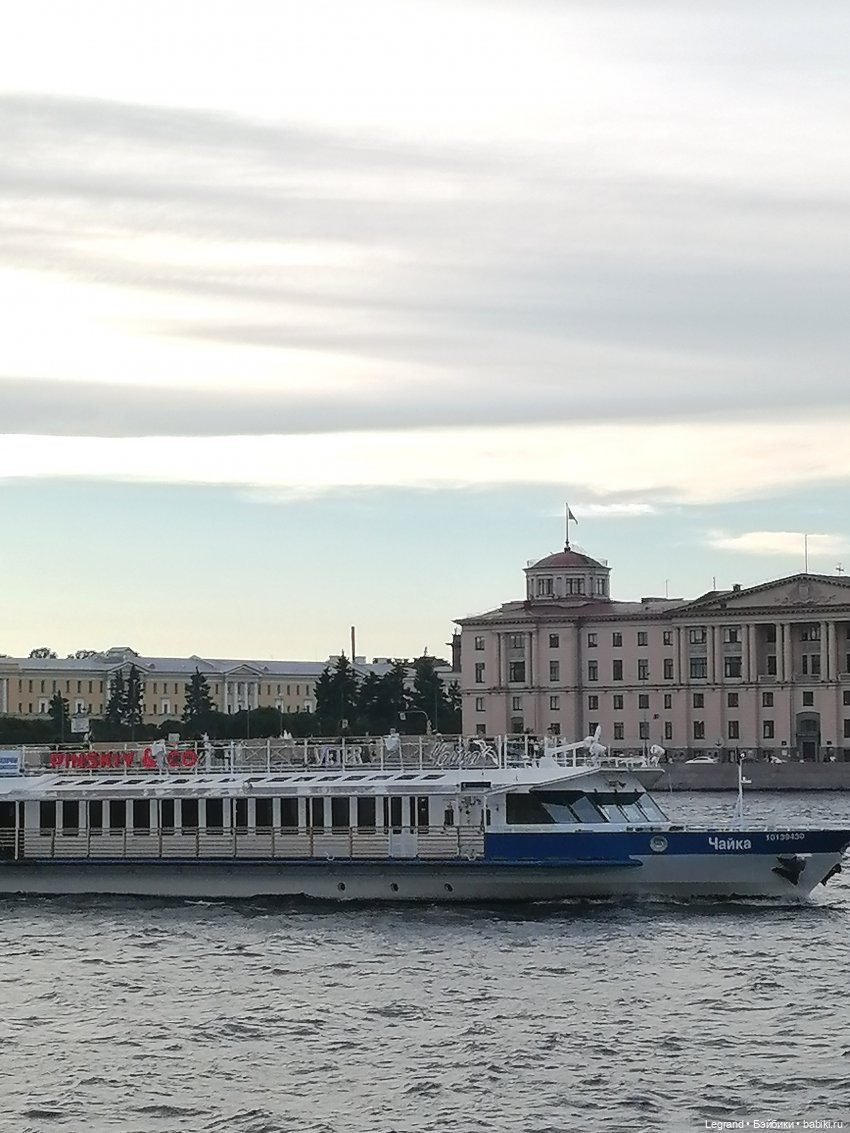 Санкт-Петербург: Барин на набережной Невы