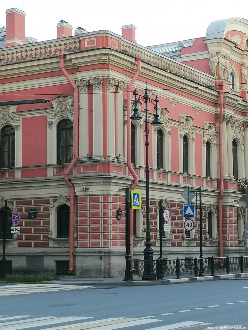 Санкт-Петербург: особняк И.К. Мясникова в начале июля (фото 7)