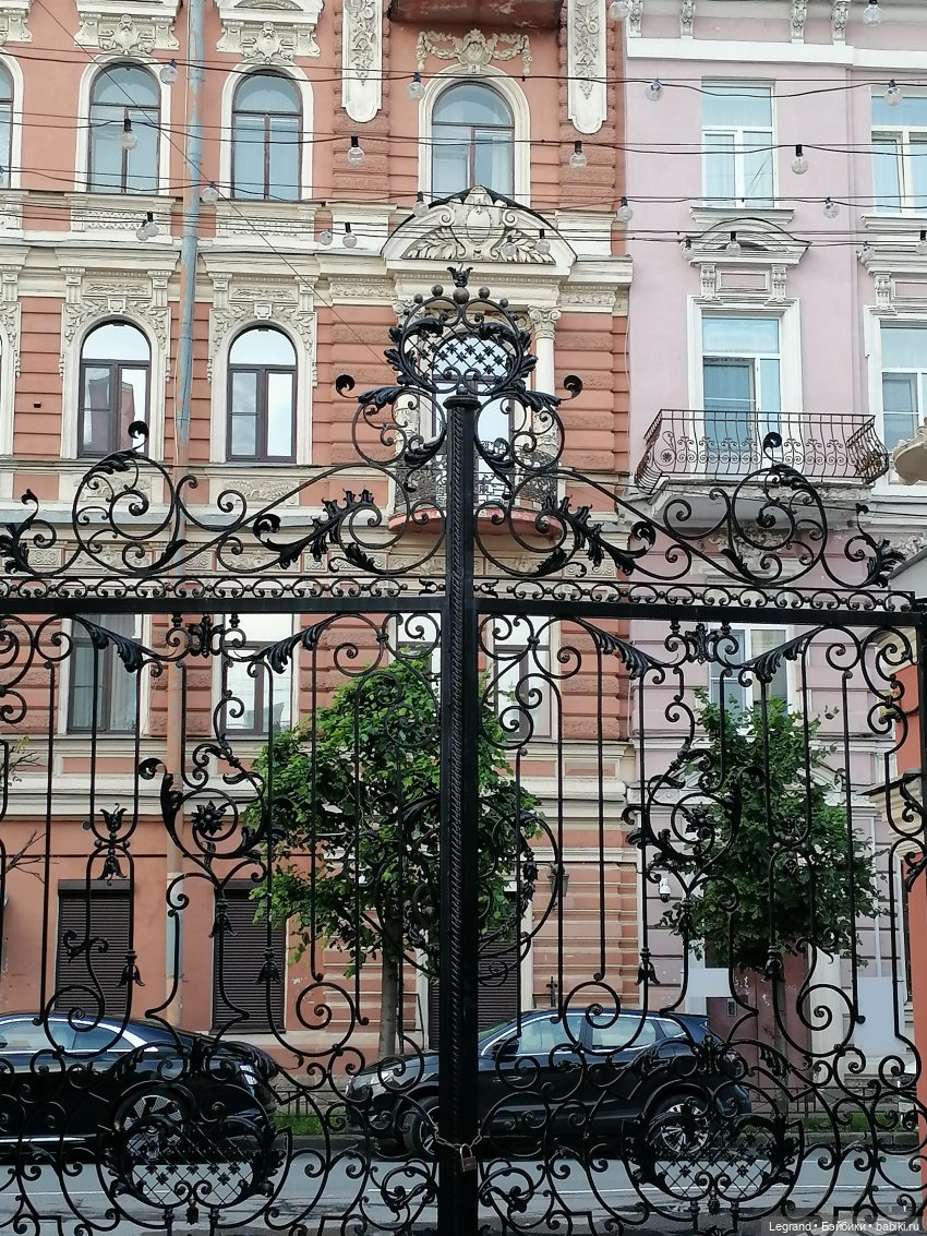 Санкт-Петербург: особняк И.К. Мясникова в начале июля