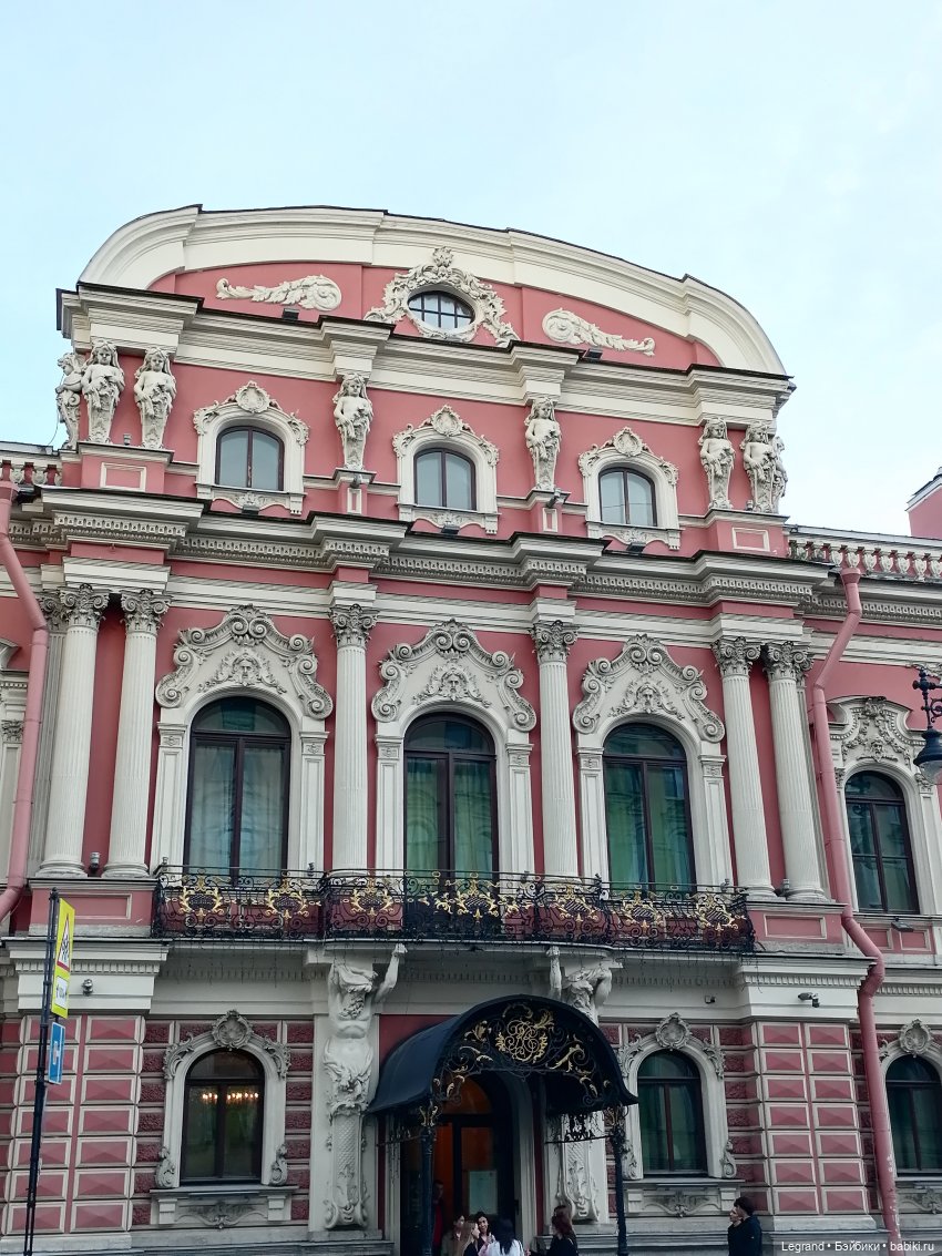 Санкт-Петербург: особняк И.К. Мясникова в начале июля (фото 9)