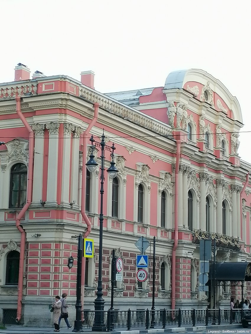 Санкт-Петербург: особняк И.К. Мясникова в начале июля (фото 3)