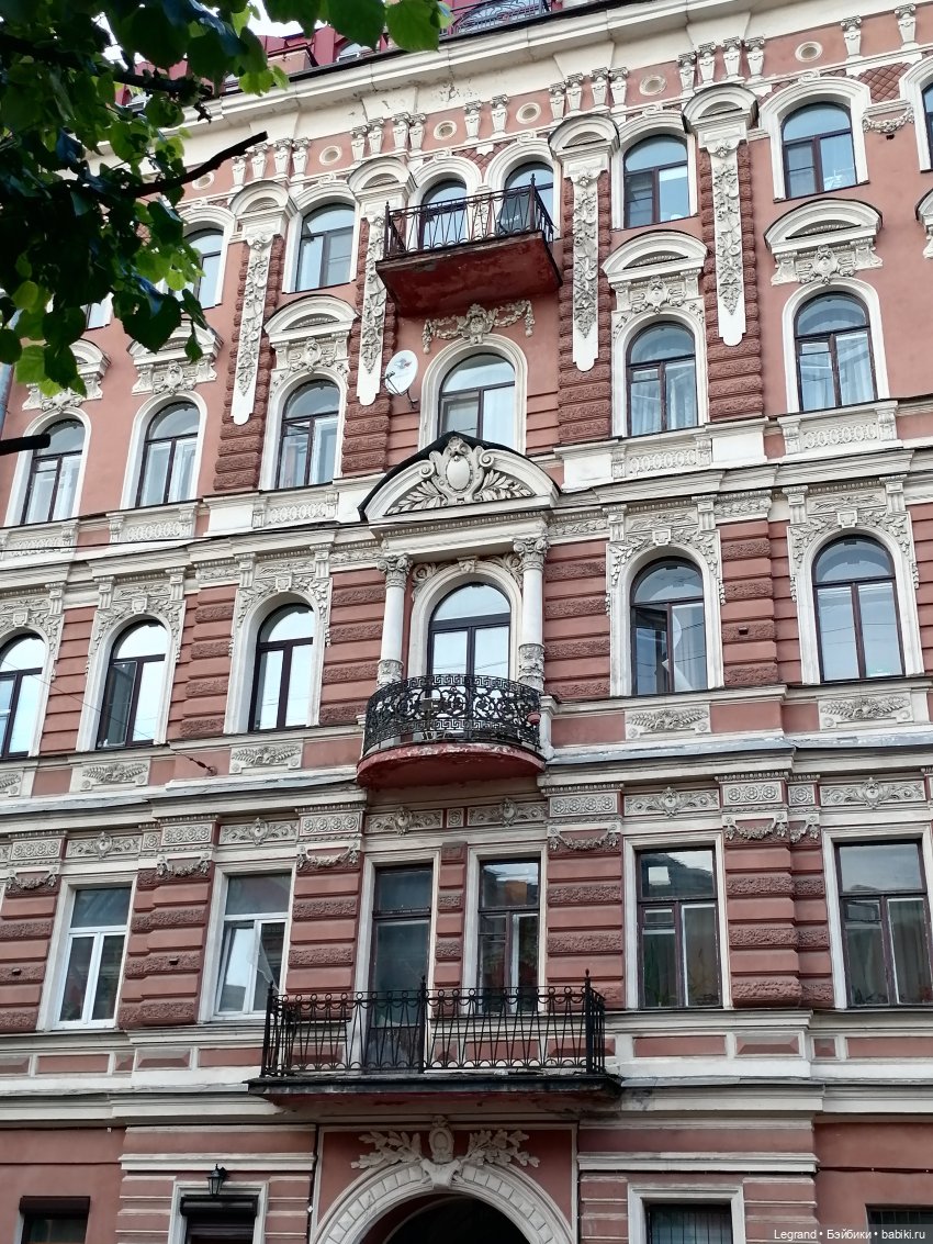 Санкт-Петербург: особняк И.К. Мясникова в начале июля