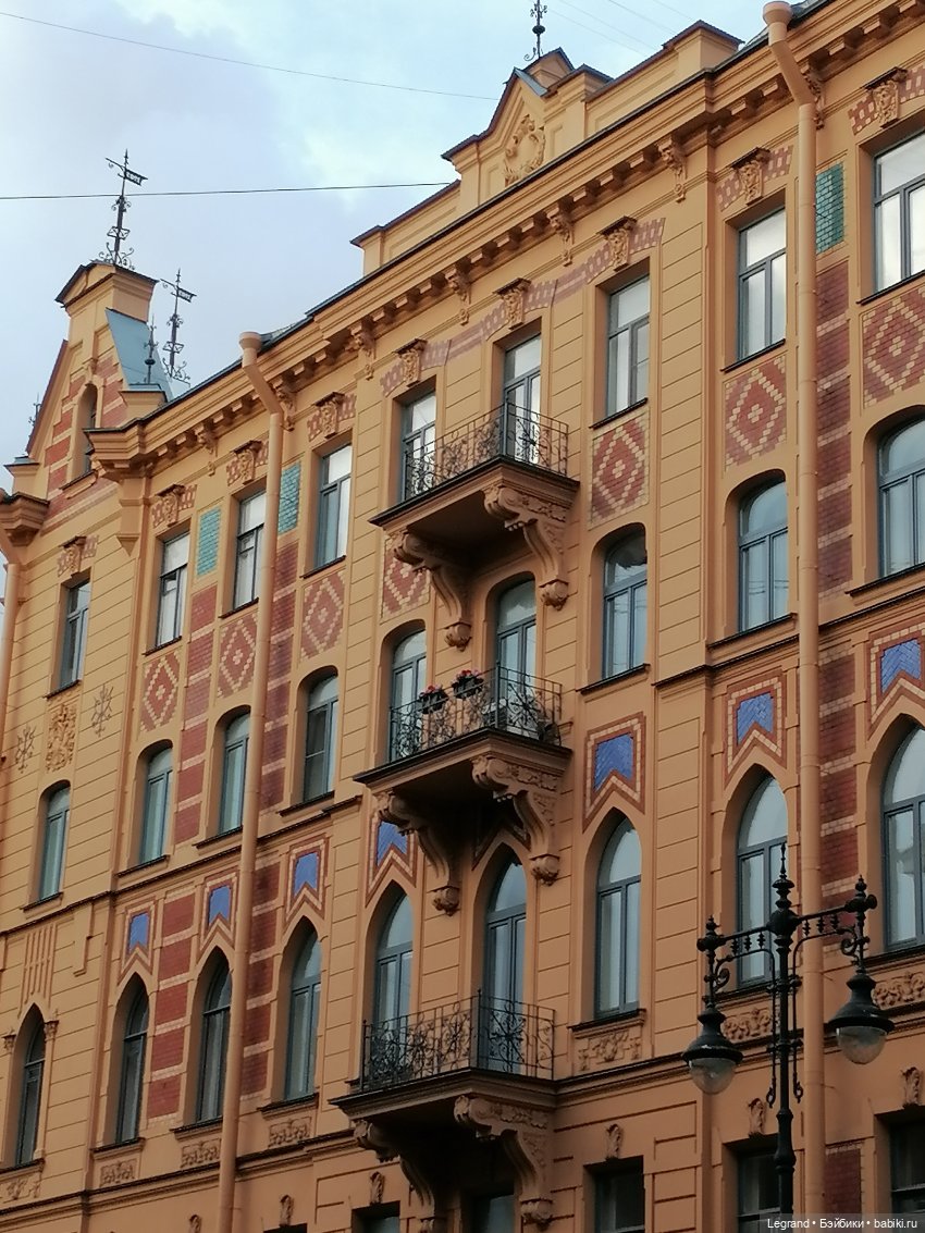 Санкт-Петербург: ул. Марата, Кузнечный переулок