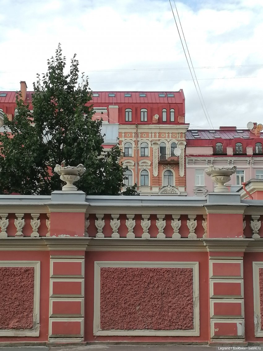 Санкт-Петербург: роскошные розы во дворе особняка И.К. Мясникова (фото 3)