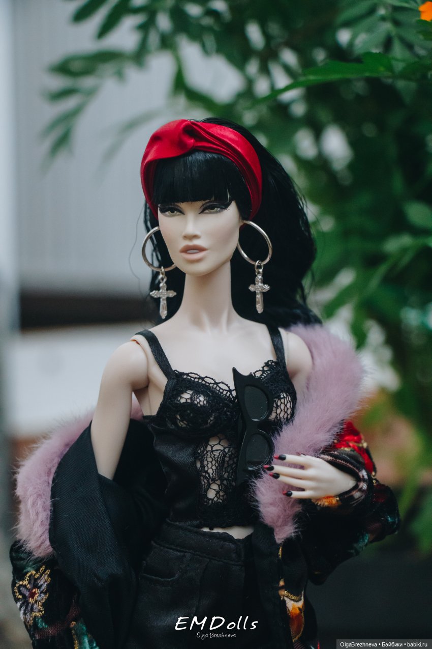 All That Vampire Drama  Kesenia Valentinova™ Dressed Doll  Integrity Toys X Cold Carbon 2024