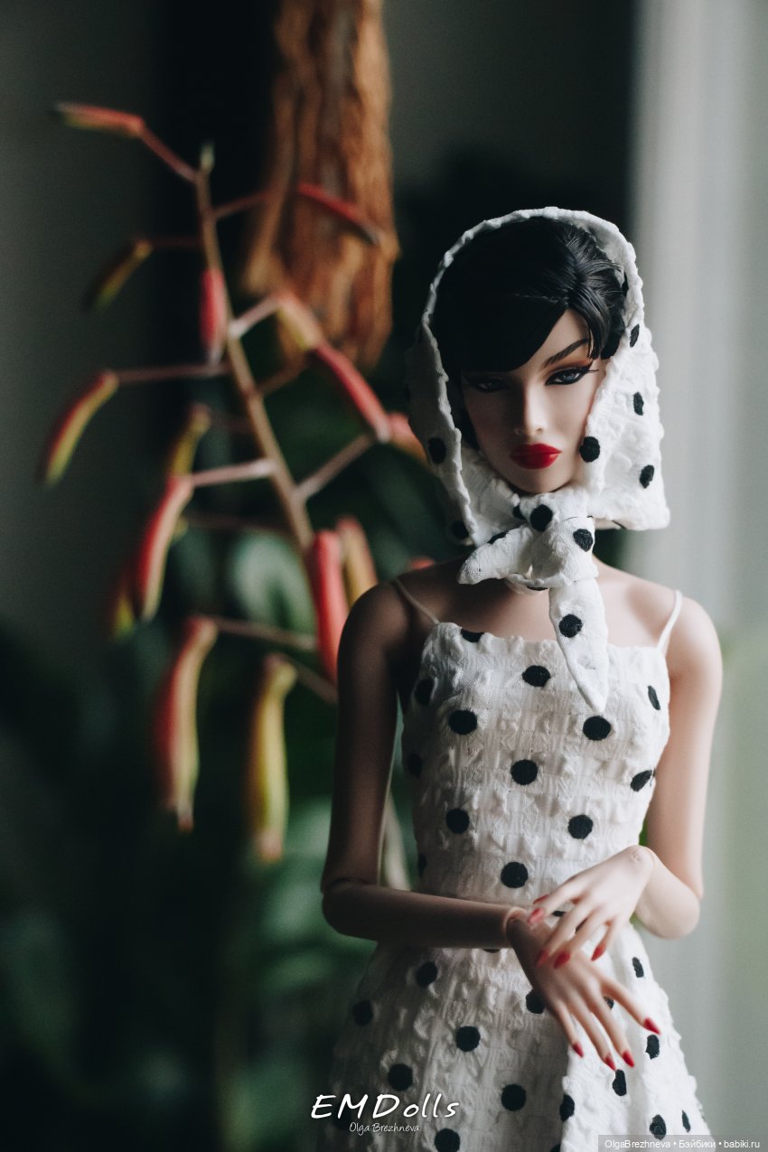 Item # 91557 Holiday Spot Dania Zarr™ Dressed Doll The Fashion Royalty® Collection 2024 W Club Upgrade Doll