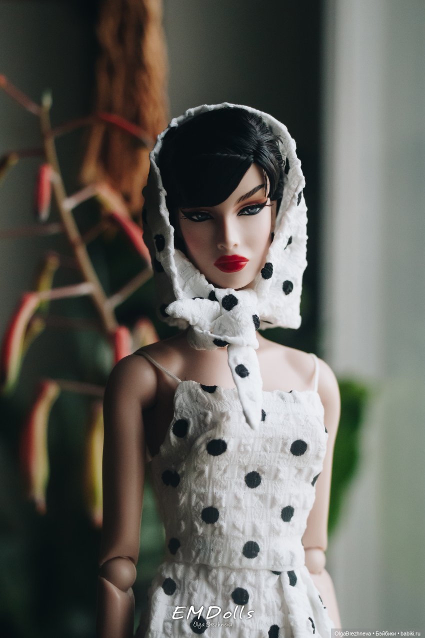 Item # 91557 Holiday Spot Dania Zarr™ Dressed Doll The Fashion Royalty® Collection 2024 W Club Upgrade Doll