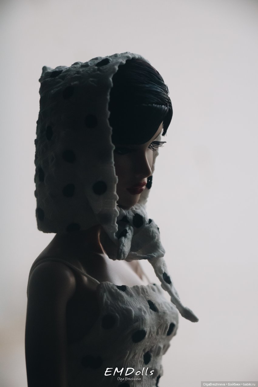 Item # 91557 Holiday Spot Dania Zarr™ Dressed Doll The Fashion Royalty® Collection 2024 W Club Upgrade Doll