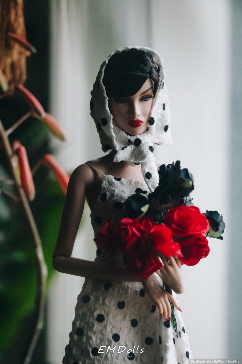 Item # 91557 Holiday Spot Dania Zarr™ Dressed Doll The Fashion Royalty® Collection 2024 W Club Upgrade Doll