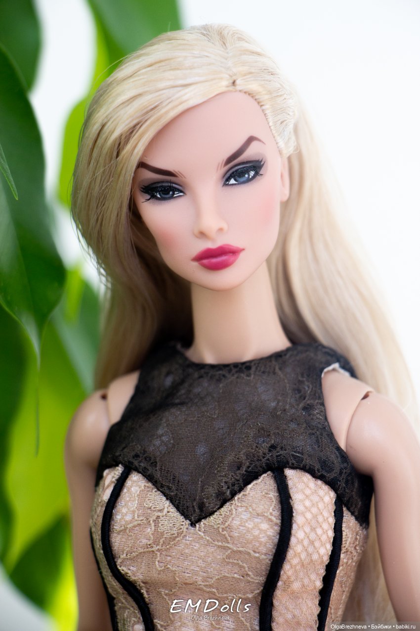 Integrity toys IT Fashion Royalty Contrasting Proposition Natalia Fatale 2016