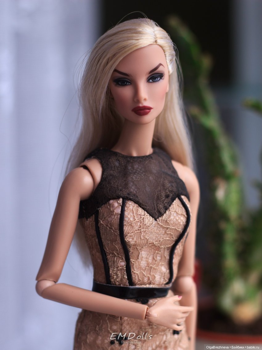 Integrity toys IT Fashion Royalty Contrasting Proposition Natalia Fatale 2016