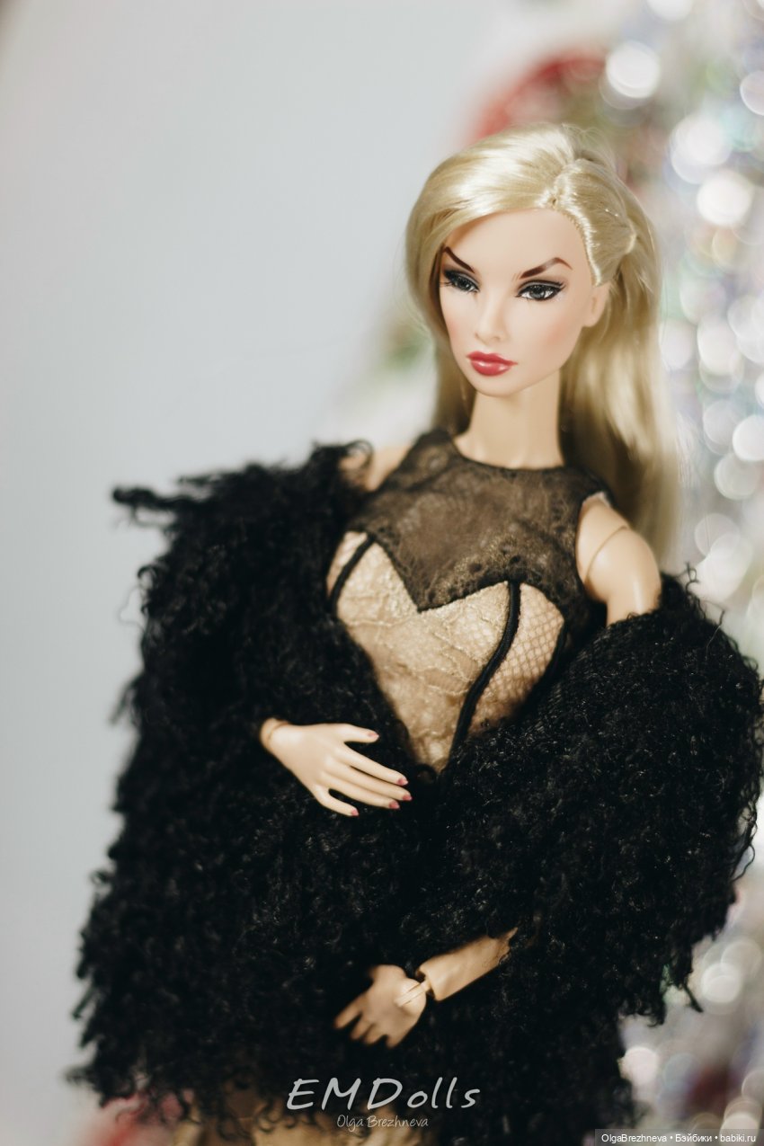 Integrity toys IT Fashion Royalty Contrasting Proposition Natalia Fatale 2016