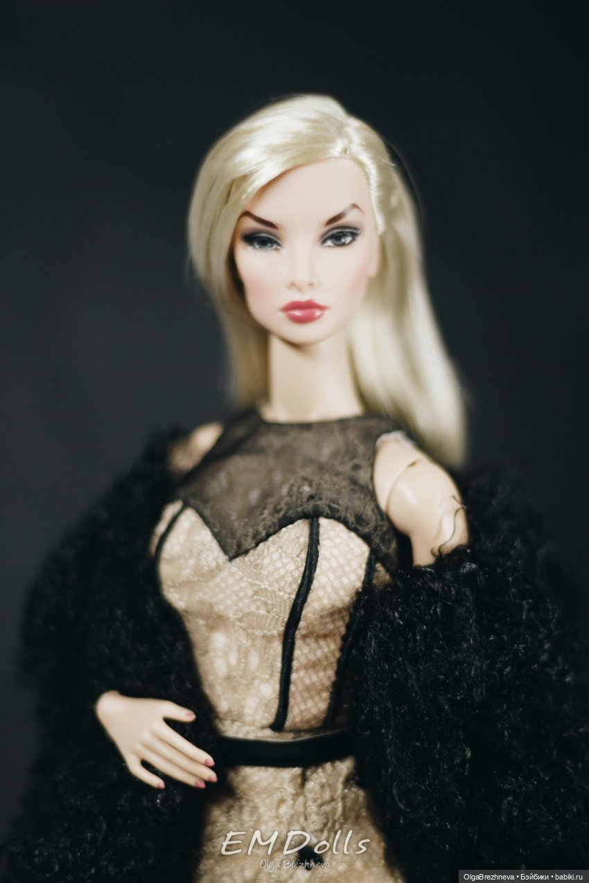 Integrity toys IT Fashion Royalty Contrasting Proposition Natalia Fatale 2016